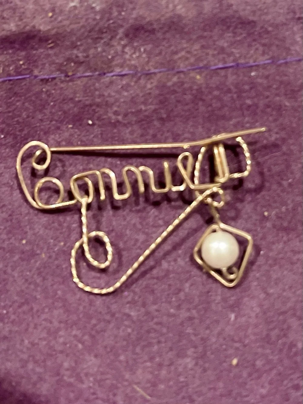 Gold-Tone Wire Name Pin with Pearl Accent